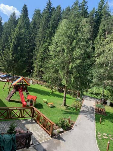 Chatov� Rezort Lopu?n� Dolina