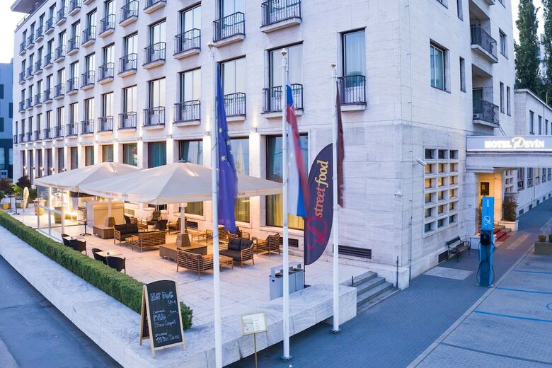 Hotel Devin