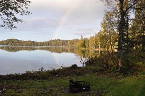 Daniels Lake Lodge Cabins