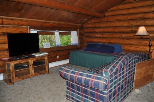 Daniels Lake Lodge Cabins