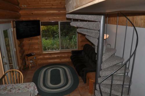 Daniels Lake Lodge Cabins