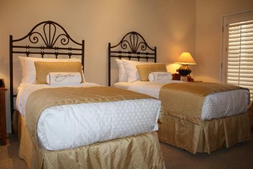 Hotel Rancho Manana Resort