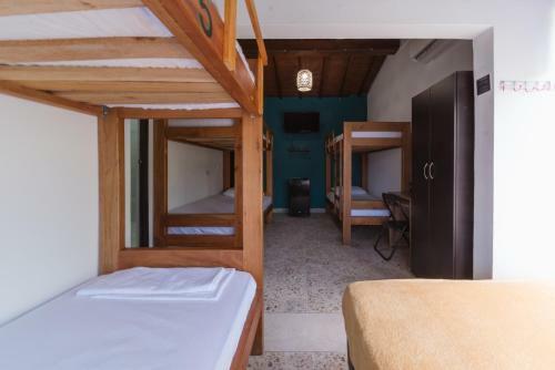 Hostal Living Hotel