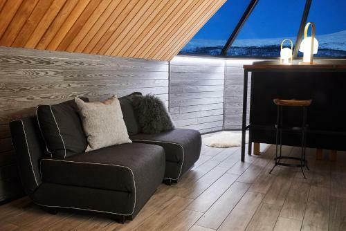 Hotel Arctic Land Adventure Glass Igloos