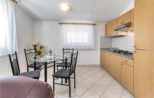 Three-bedroom Holiday Home In Vodnjan