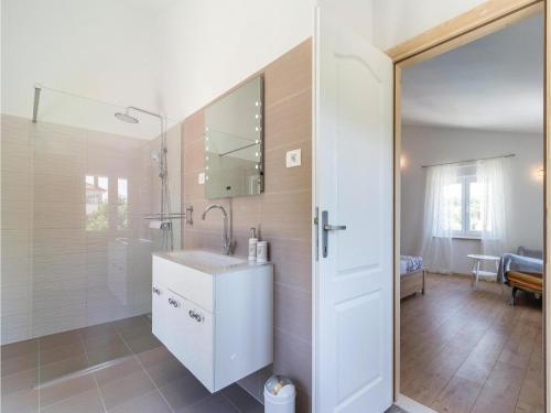 Five-bedroom Holiday Home In Medulin