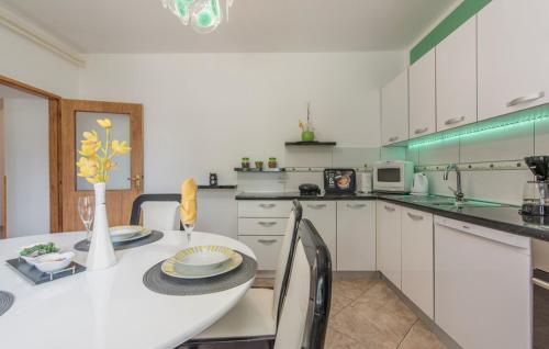 Hostal E-m Apartments With Private Pool