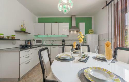 Hostal E-m Apartments With Private Pool
