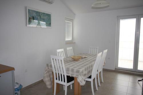 Mimice Bay Apartments