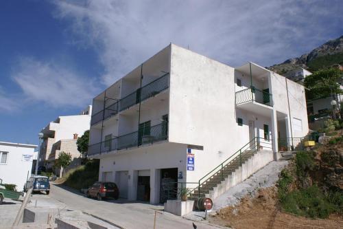 Apartments By The Sea Pisak (omis) - 2742