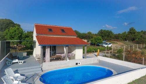 Holiday House Baras Garden