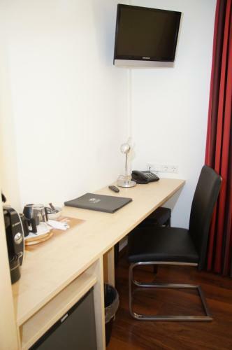 Hostal G�stehaus Adler