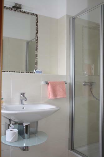 Hostal Hotel Zum K�hlen Grunde