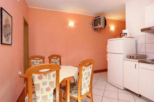 Apartments By The Sea Pisak (omis) - 10323