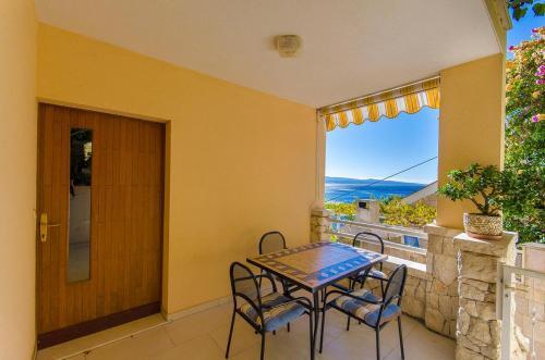 Apartments By The Sea Pisak (omis) - 2802