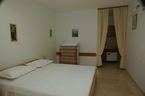 Apartments By The Sea Pisak (omis) - 2750