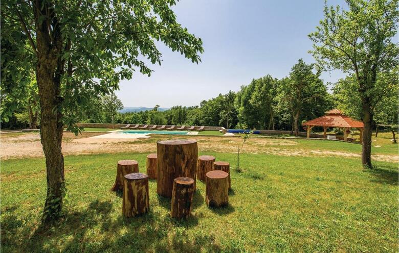 Four-bedroom Holiday Home In Perusic