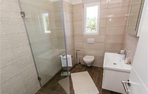 Three-bedroom Holiday Home In Pakostane