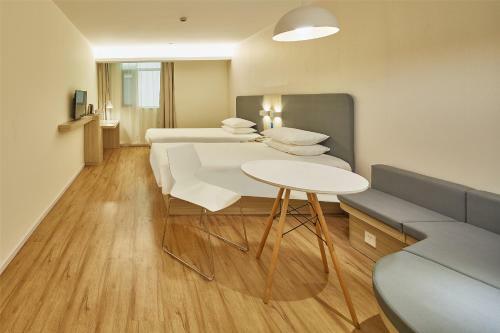 Hotel Hanting Express Chishui Guifujin Street