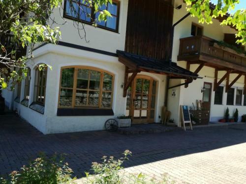 Zum Hirschhaus Hotel-restaurant