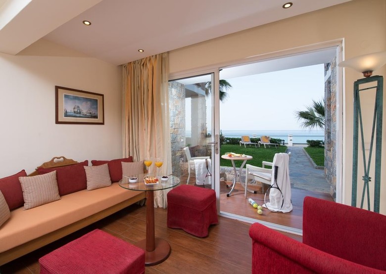 Alexander Beach Hotel & Village (.)