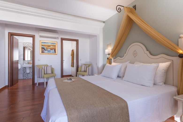 Alexander Beach Hotel & Village (.)