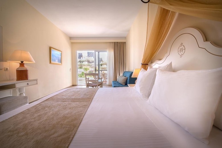 Alexander Beach Hotel & Village (.)