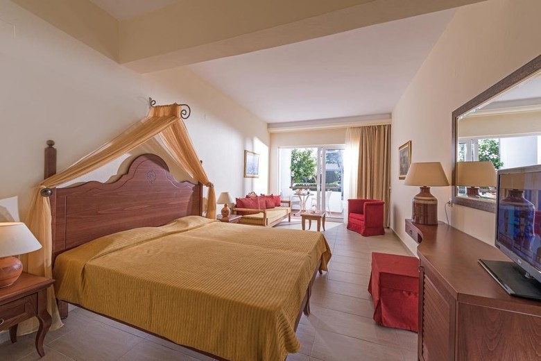 Alexander Beach Hotel & Village (.)
