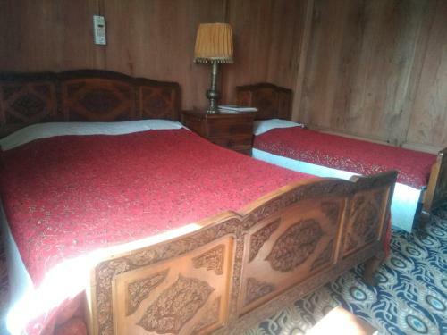 Snowgoose Group Of Houseboats