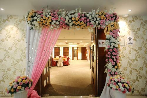 Hotel The Byke Suraj Plaza
