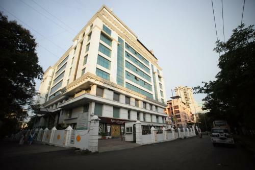 Hotel The Byke Suraj Plaza