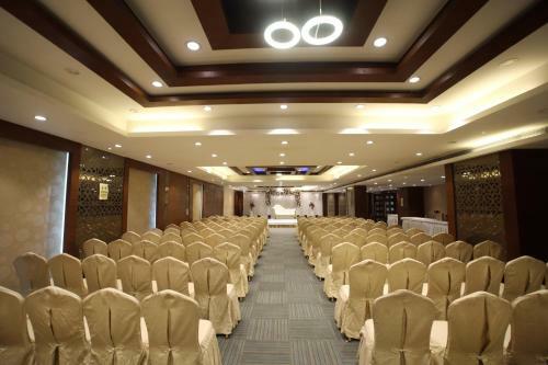 Hotel The Byke Suraj Plaza