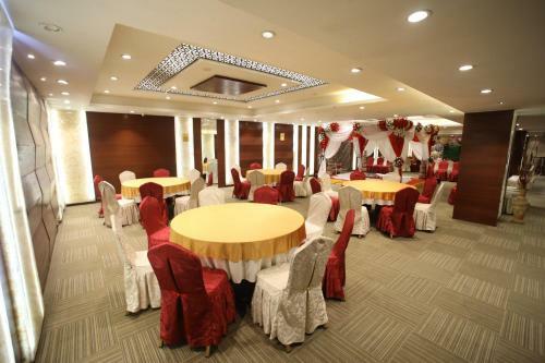 Hotel The Byke Suraj Plaza