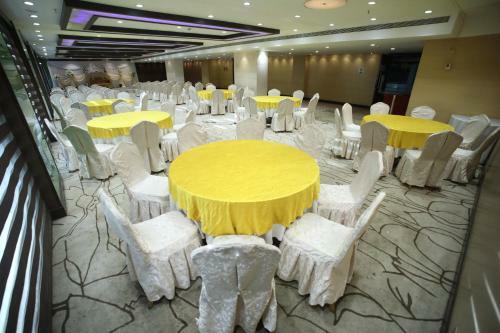 Hotel The Byke Suraj Plaza