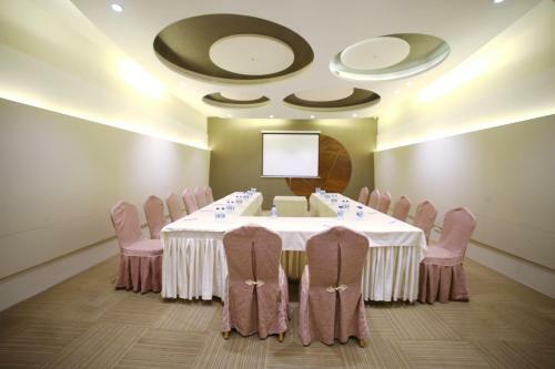 Hotel The Byke Suraj Plaza