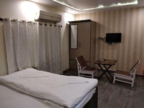 Hostal Ajay Guest House
