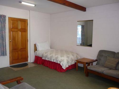 Coachman's Lodge Motel