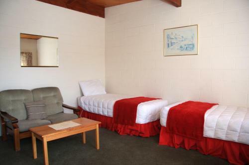 Coachman's Lodge Motel