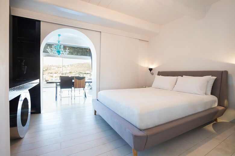 Kivotos Clubhotel