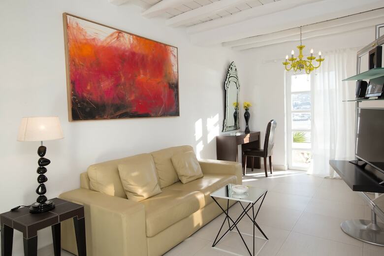 Kivotos Clubhotel