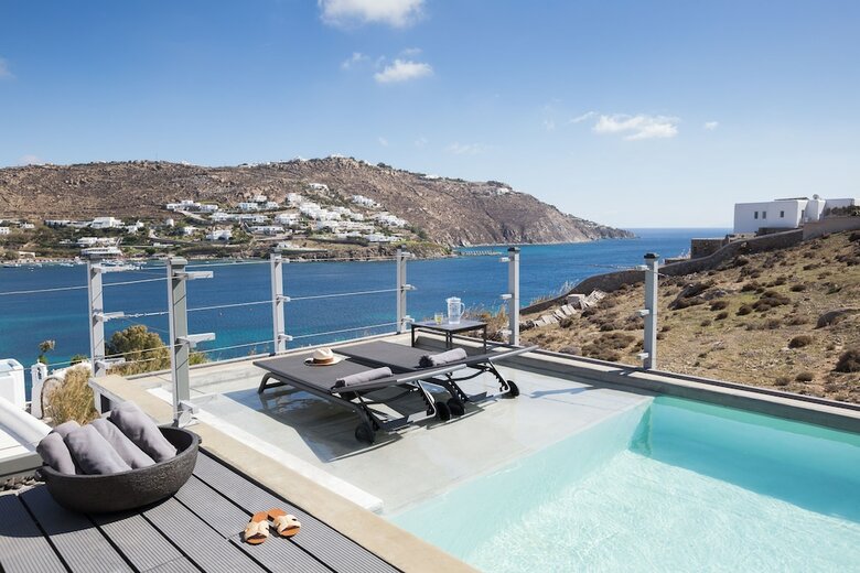 Kivotos Clubhotel