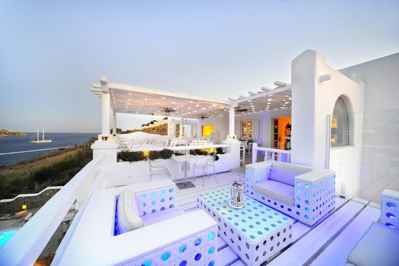 Kivotos Clubhotel