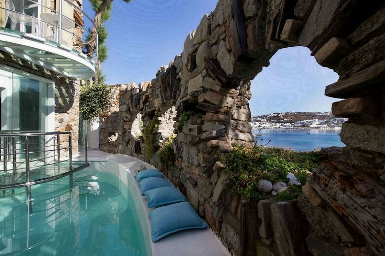 Kivotos Clubhotel