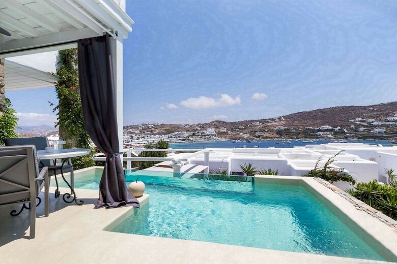 Kivotos Clubhotel