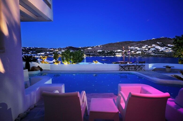 Kivotos Clubhotel