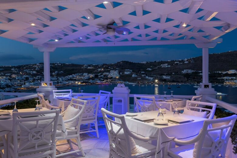 Kivotos Clubhotel