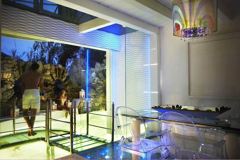 Kivotos Clubhotel