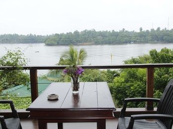 Thumbelina Apartments & Hotel