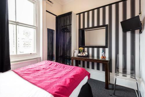 Bed & Breakfast Paskins Town House