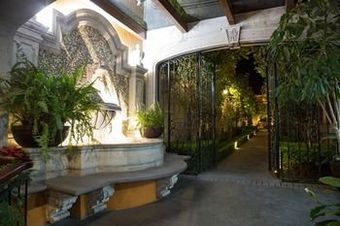 Los Abolengos, Grand Class Casona Hotel